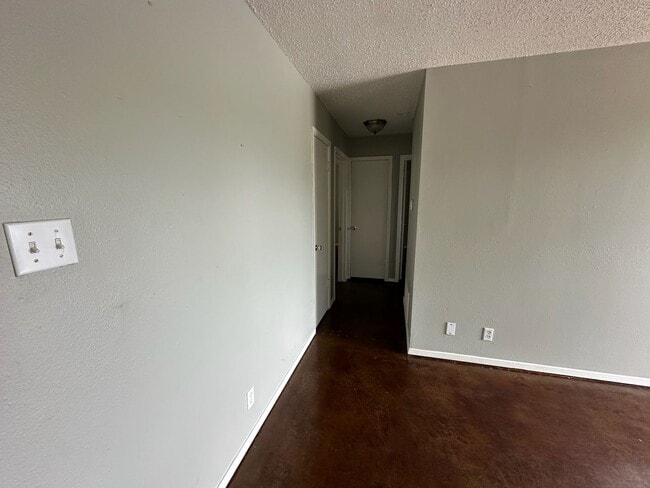 Building Photo - 212 Memory Ln