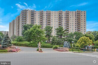 Building Photo - 307 Yoakum Pkwy