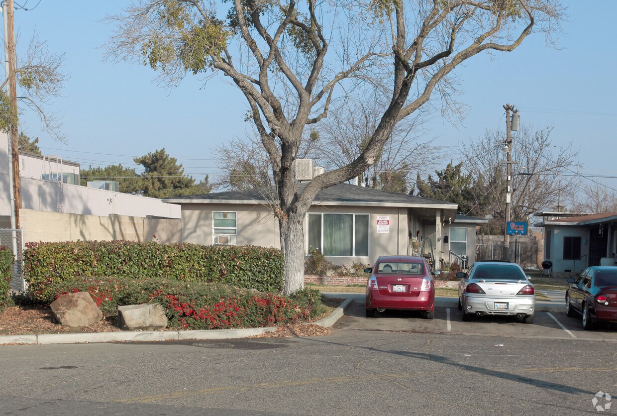 Building Photo - Petty Manor