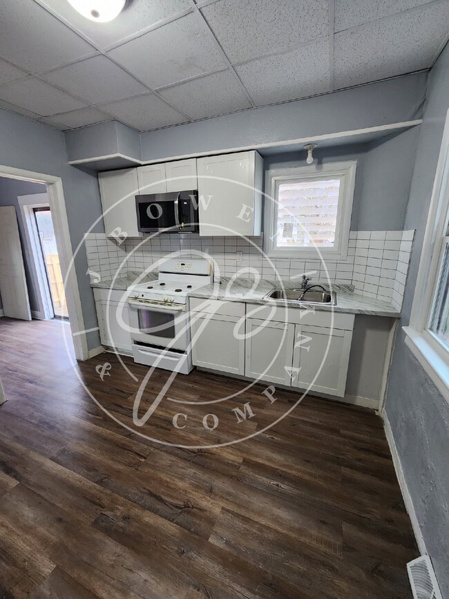 Foto del edificio - 3 bed 1 bath with lots of space!