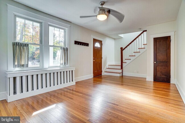 Foto del edificio - 408 E Luray Ave