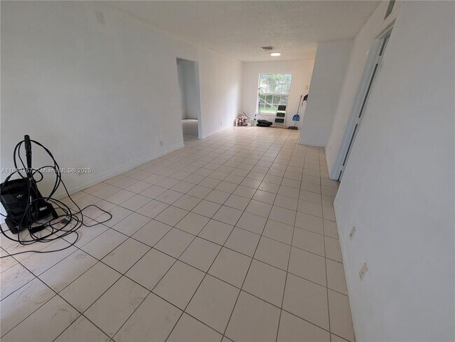 Foto del edificio - 720 NW 15th Terrace