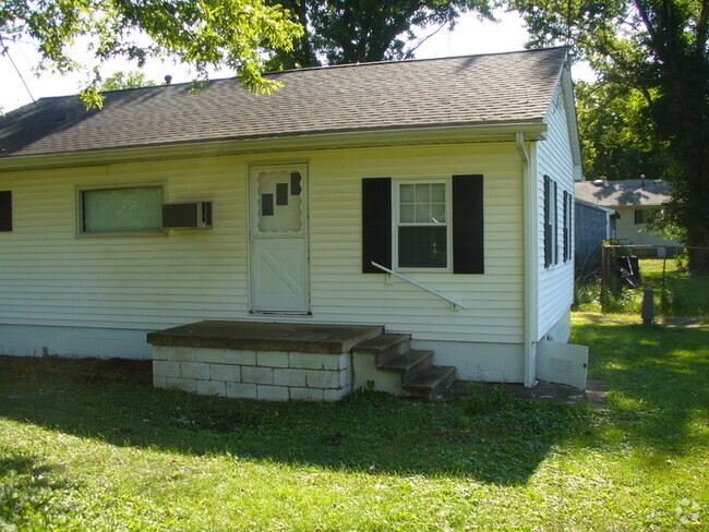 2-Bedroom Ranch Home - 222 E Fay Ave