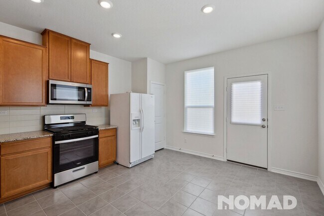 Building Photo - 4 Bedroom Single Family Home in Bulverde