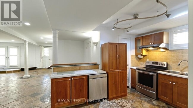 Building Photo - 231 SHAFTSBURY Ave