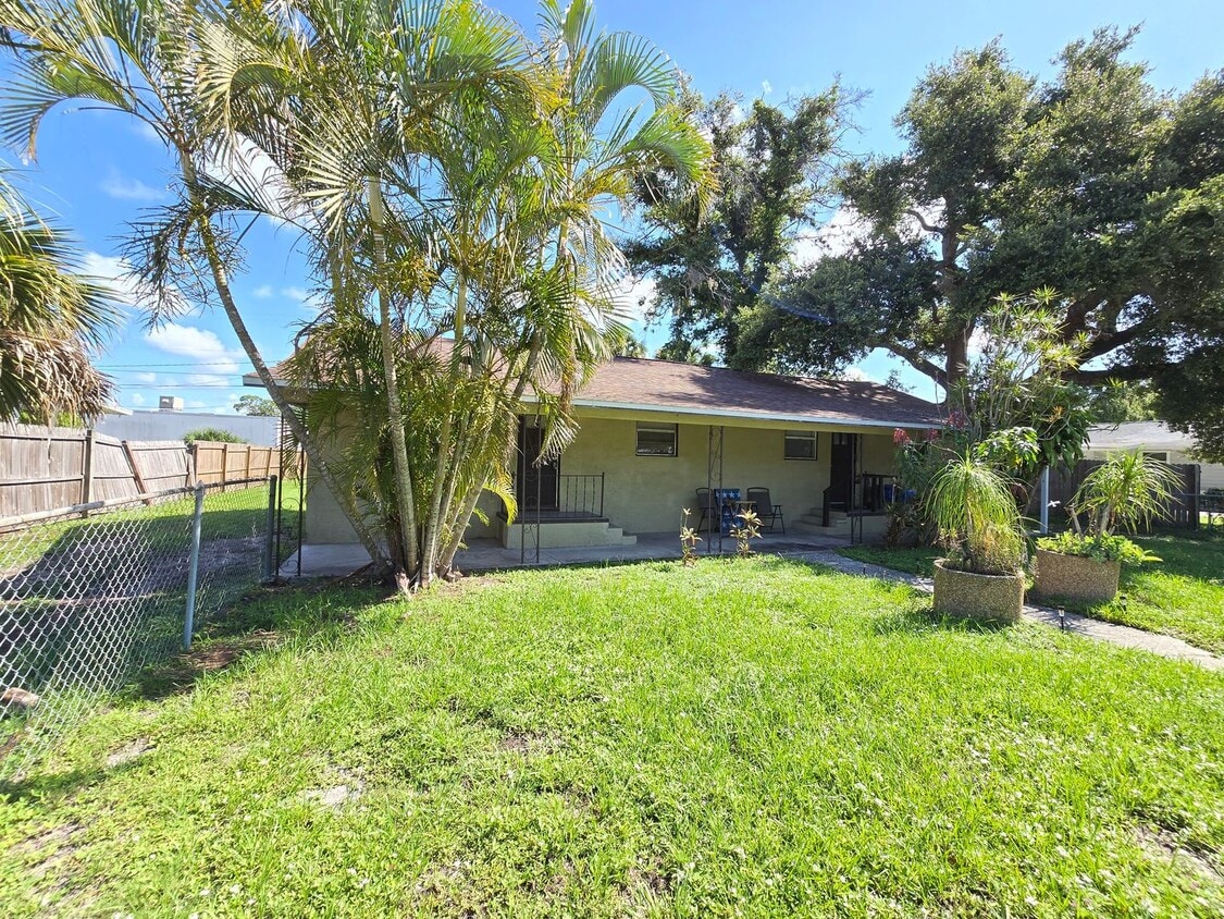 Cute 1 bed/ 1 bath Duplex Available now in... - Cute 1 bed/ 1 bath Duplex Available now in...