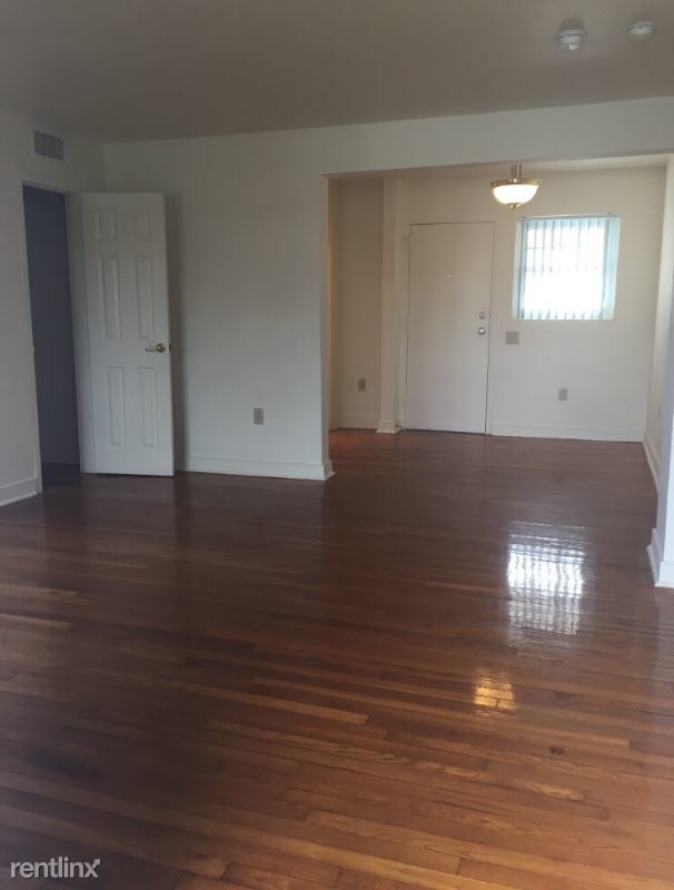 Foto principal - 2 br, 1 bath Townhome - 6 Chartom ct.