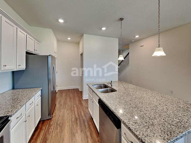Foto del edificio - 528 Pine Terrace Dr