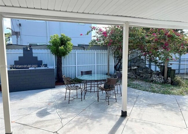 Foto del edificio - 3373 W 14th Ct