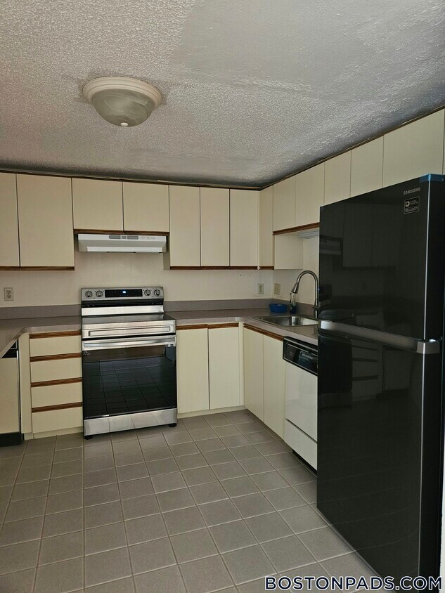 Primary Photo - 30 Revere Beach Pkwy