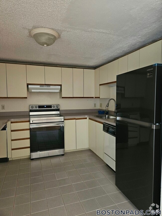 Building Photo - 30 Revere Beach Pkwy