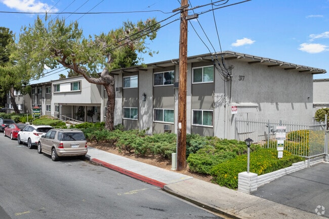 Anniversary Apartments - Anniversary Apartments *First Month Free*