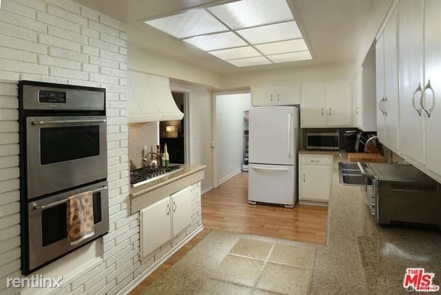 Building Photo - 7861 Oceanus Dr