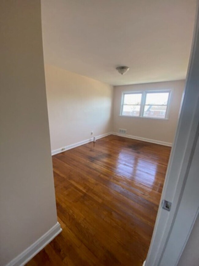 Foto del edificio - 1407 Clairidge Avenue