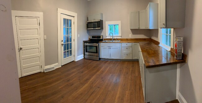 Foto del edificio - 106 Brawley St