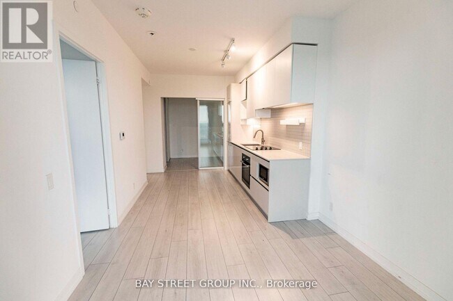 Photo du bâtiment - 950 Portage Pkwy