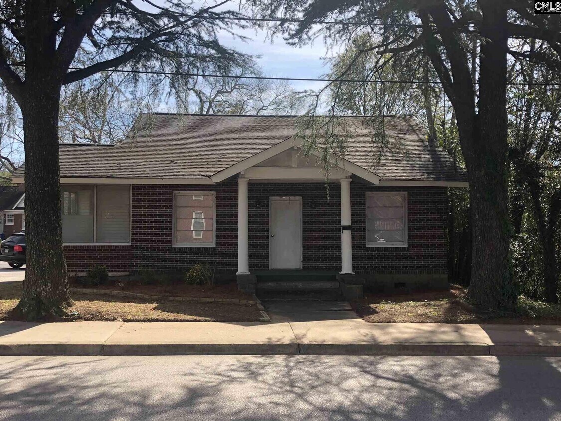 Primary Photo - 2134 Rosewood Dr