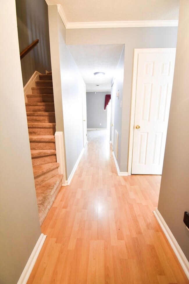 Building Photo - COMING SOON!! 3 Bedroom 1.5 Bathroom Townhome- Pets Considered