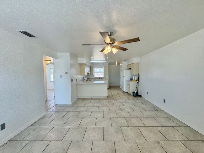 Foto del edificio - 2542 Elm Ave