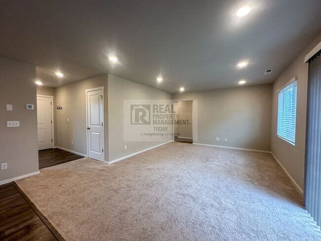 Foto del edificio - 3 Bedroom Home in Desirable Lipoma Firs Community – Puyallup