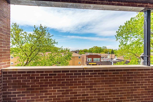 Foto del edificio - 7642 W Belmont Ave
