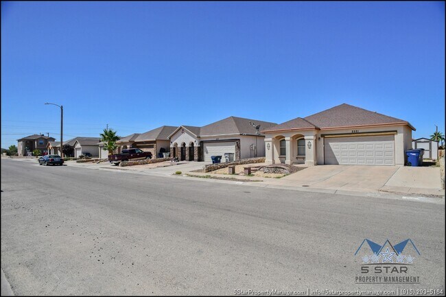Building Photo - 2224 Honour Point Pl