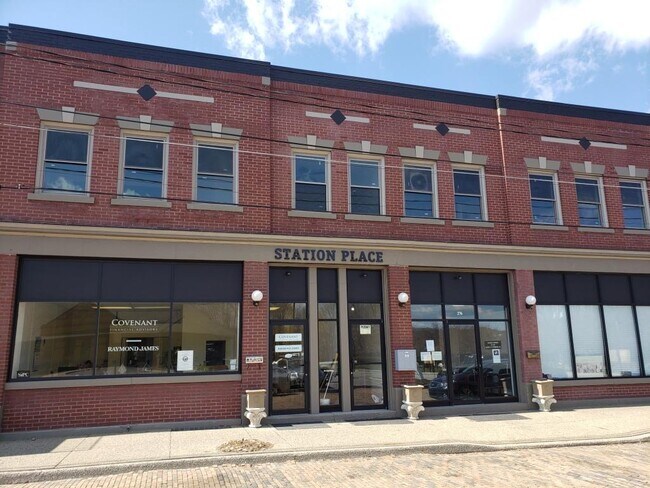 Building Photo - 270 E End Ave