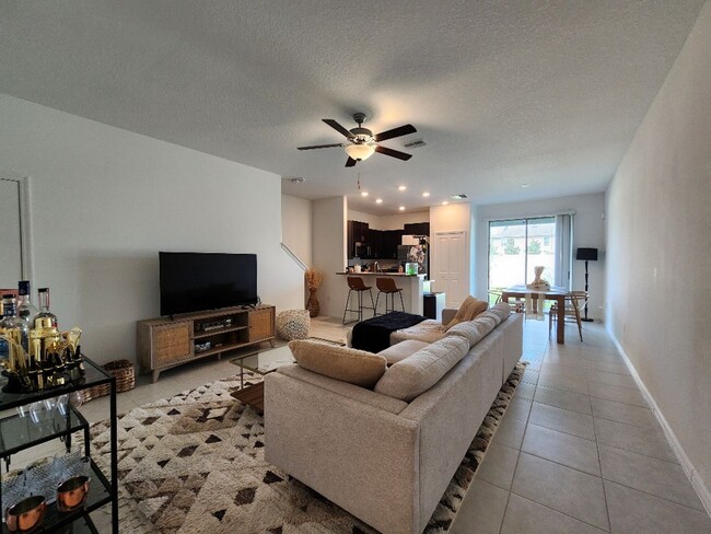 Foto del edificio - Gorgeous 3-Bedroom, 2.5-Bathroom Townhome ...