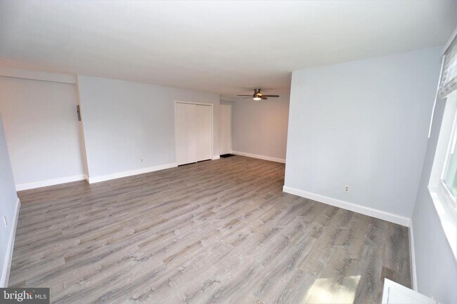 Foto del edificio - 9730 Glen Ave