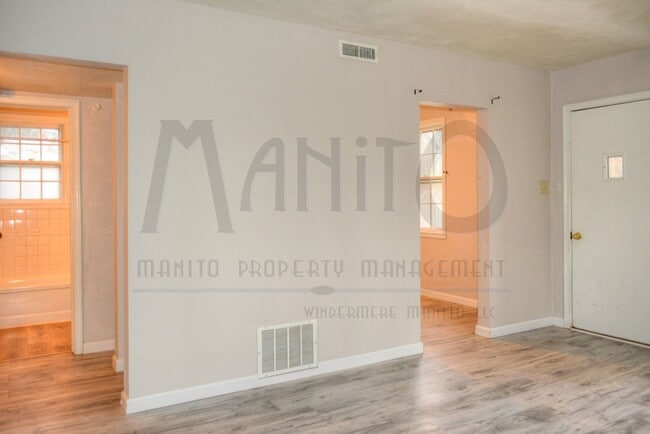 Building Photo - Charming Garden Springs Home