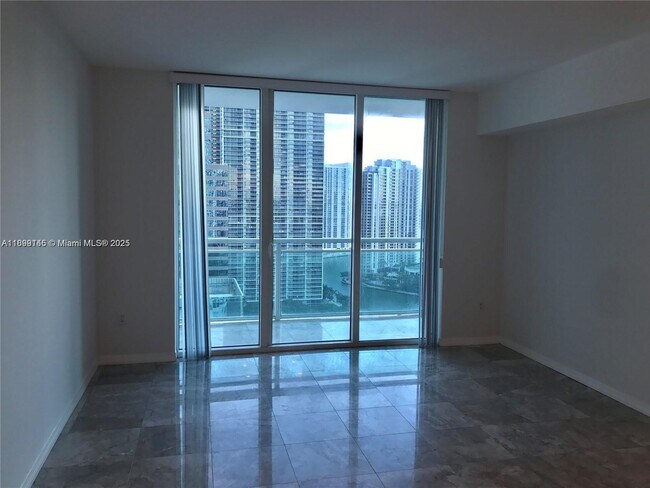 Foto del edificio - 950 Brickell Bay Dr