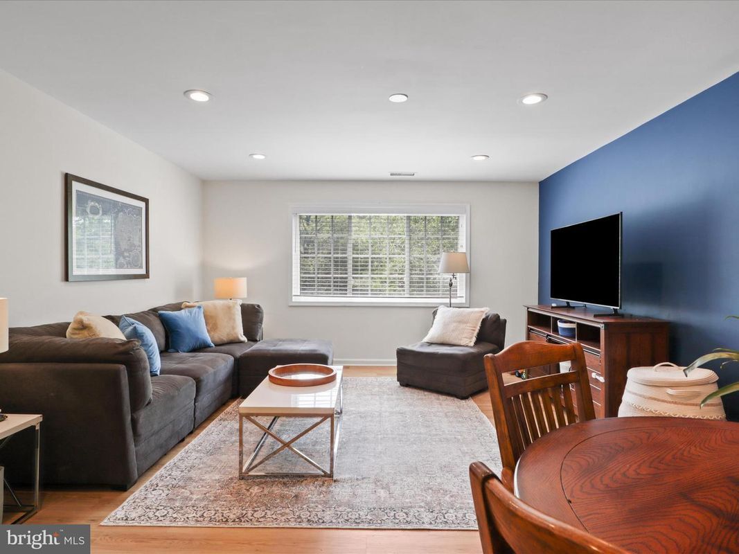 Foto del edificio - 1407B N Van Dorn St, A