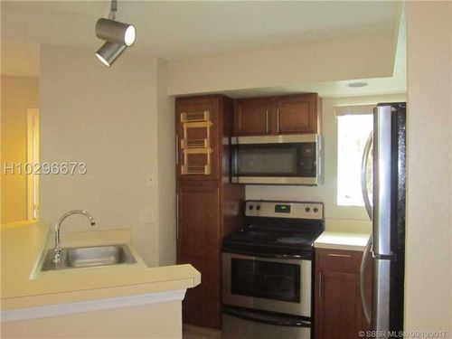 Building Photo - 3460 Pinewalk Dr N
