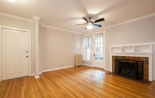 Foto del edificio - 4019 N Clarendon Ave