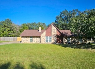 Building Photo - 171 Old Oak Ln