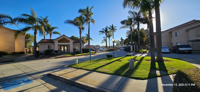 Foto del edificio - Las Palmas Upstairs Condo in Gated Community