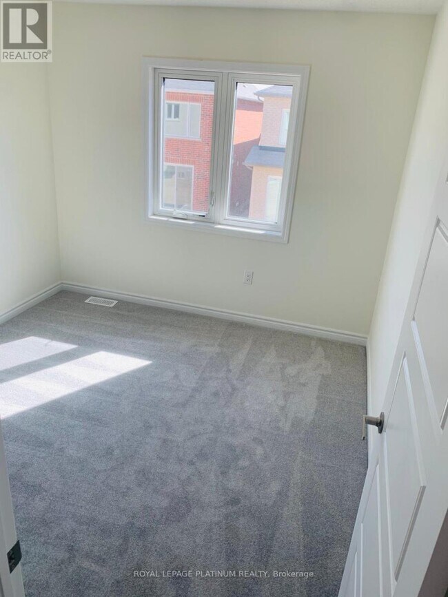 Building Photo - 1366 Sycamore Garden