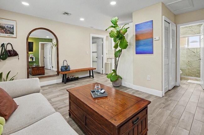 Foto del edificio - 2480 NE 13th Terrace