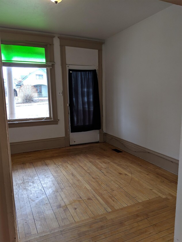 Primary Photo - 614 S Idaho St