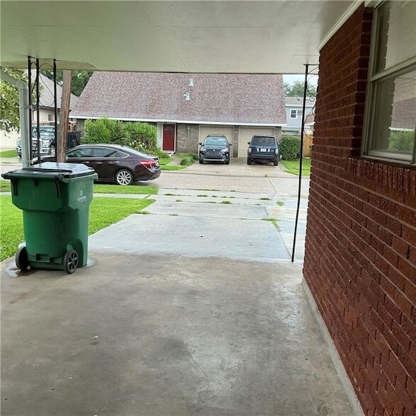 Building Photo - 5008 Academy Dr