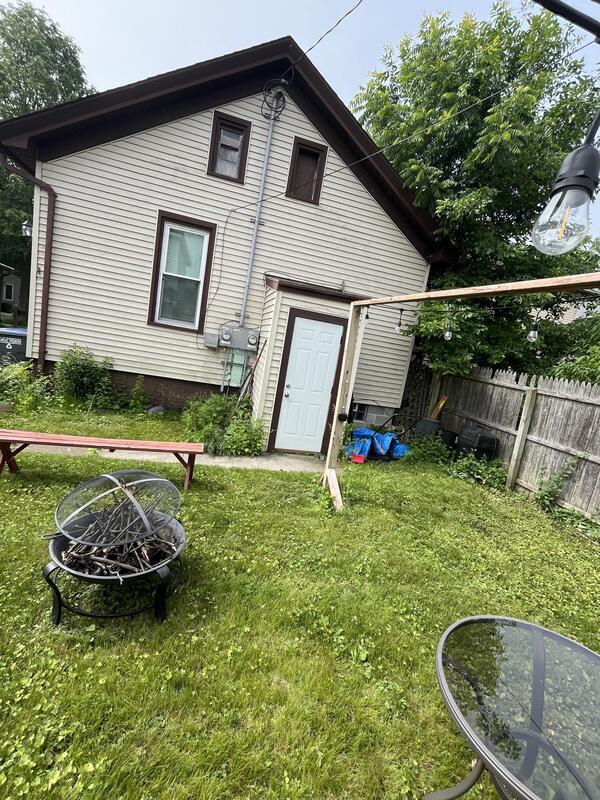 Building Photo - 628 End Ct