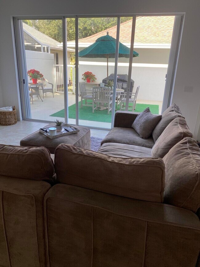 Foto del edificio - 203 Soriano Dr