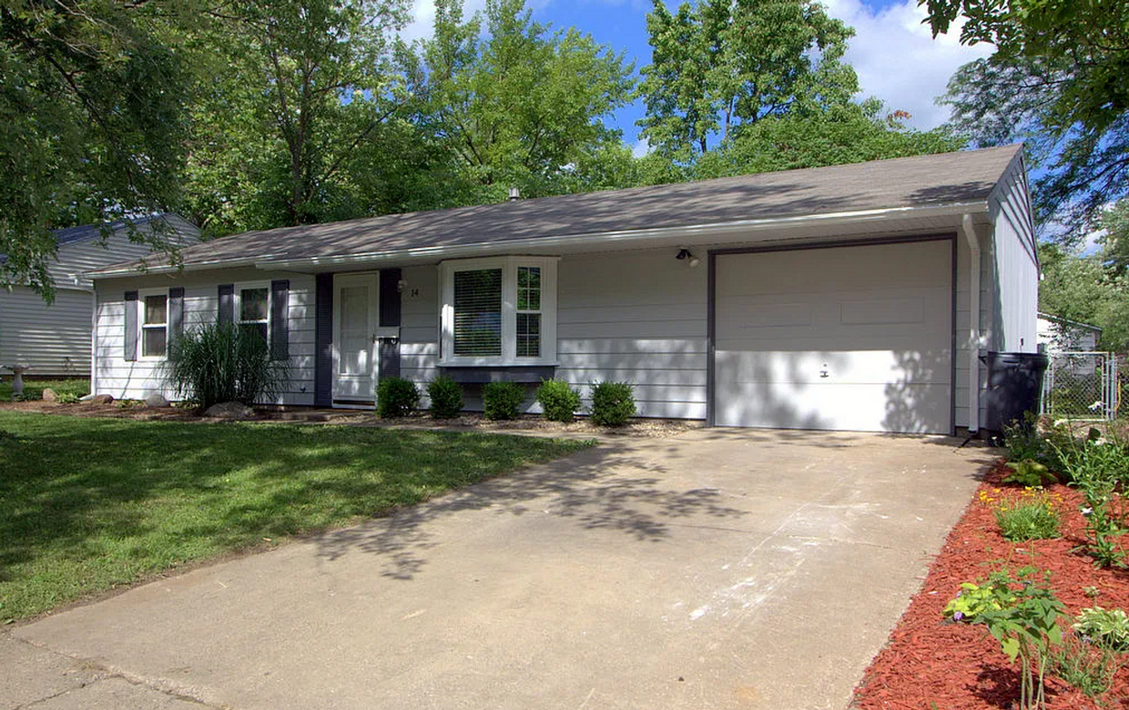 Primary Photo - 3 Bedroom 1 bath- Located in Urbana!