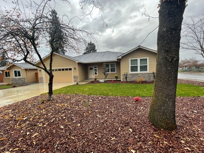 Building Photo - 410 4th St