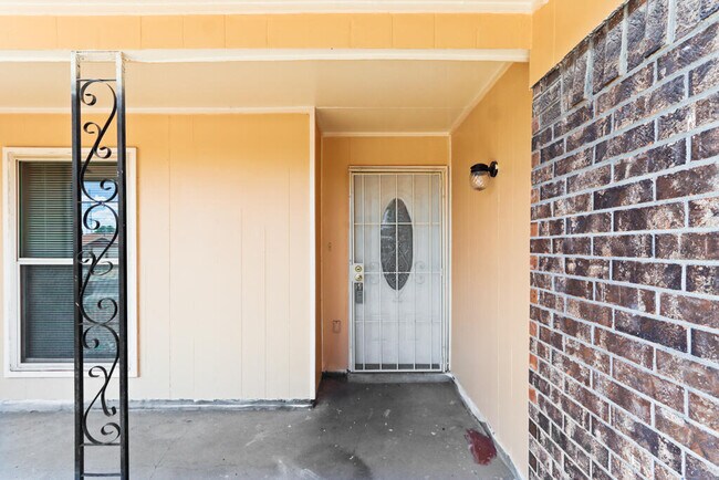 Building Photo - 1541 Bessemer Dr