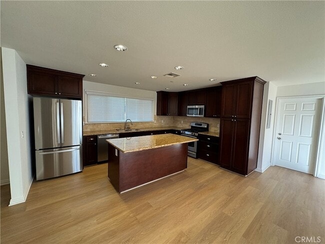 Foto del edificio - 1336 Calle Tulipan