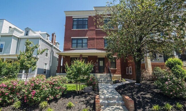 Foto del edificio - 3579 13th St NW
