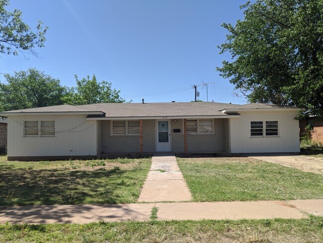 Building Photo - 1318 E Reppto