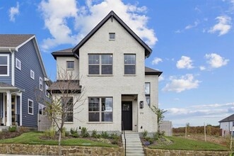 Building Photo - 4736 Maxwell Dr