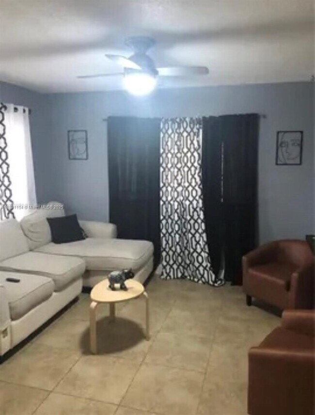 Foto del edificio - 7035 SW 21st St